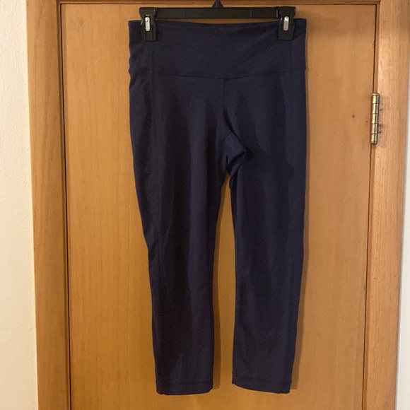 Athleta Revelation Crop Capri Leggings Mid Rise Navy Blue Size Small - Picture 3 of 12